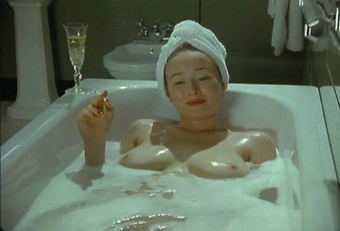 jennifer-ehle-the-camomile-lawn-e701eb784d60f28b5fd0a810bfeb046a1306478711