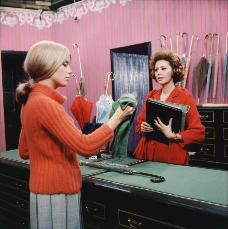 catherine_deneuve_md68