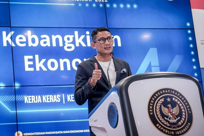 Sandiaga Uno mengatakan bahwa wisatawan masih bisa menikmati aktivitas melihat komodo di Pulau Rinca dengan harga tiket sama atau tidak mengalami kenaikan. Hal itu diungkapkannya saat Weekly Press Briefing di Gedung Sapta Pesona, Jakarta, Senin, (25/7/2022).