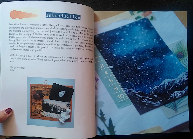 Une double-page du livre en anglais, entre les deux