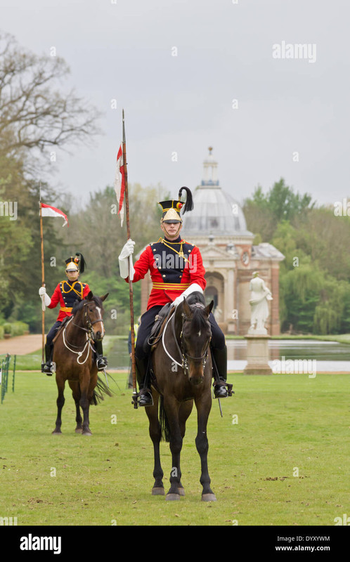 1st-world-war-army-re-enactment-the-16th-and-17th-lancers-cavalry-DYXYWM.jpg