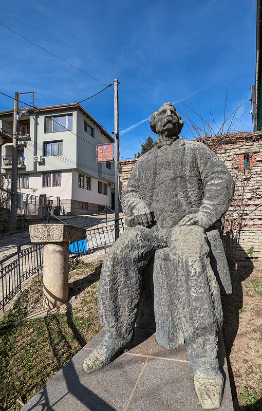 Monument-of-Pencho-Slaveykov-Veliko-Tarnovo