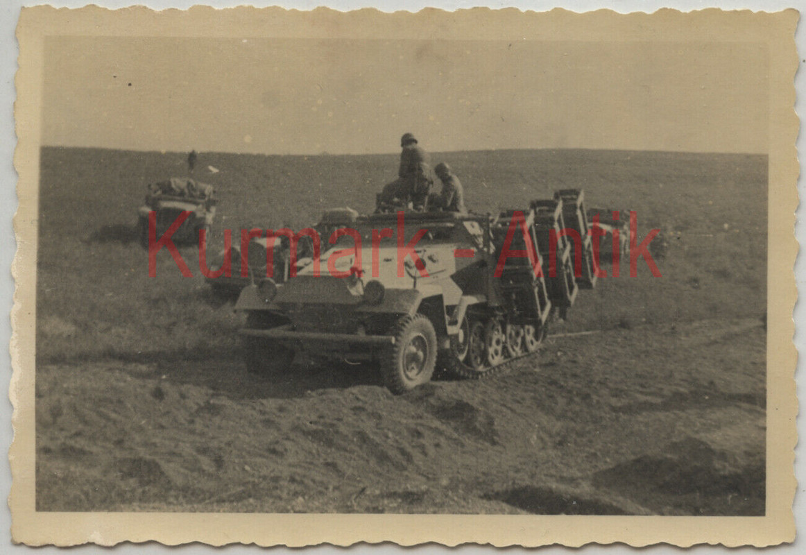 Foto Wehrmacht Panzer Spähwagen 251 Nebelwerfer Stuka zu Fuß Rus