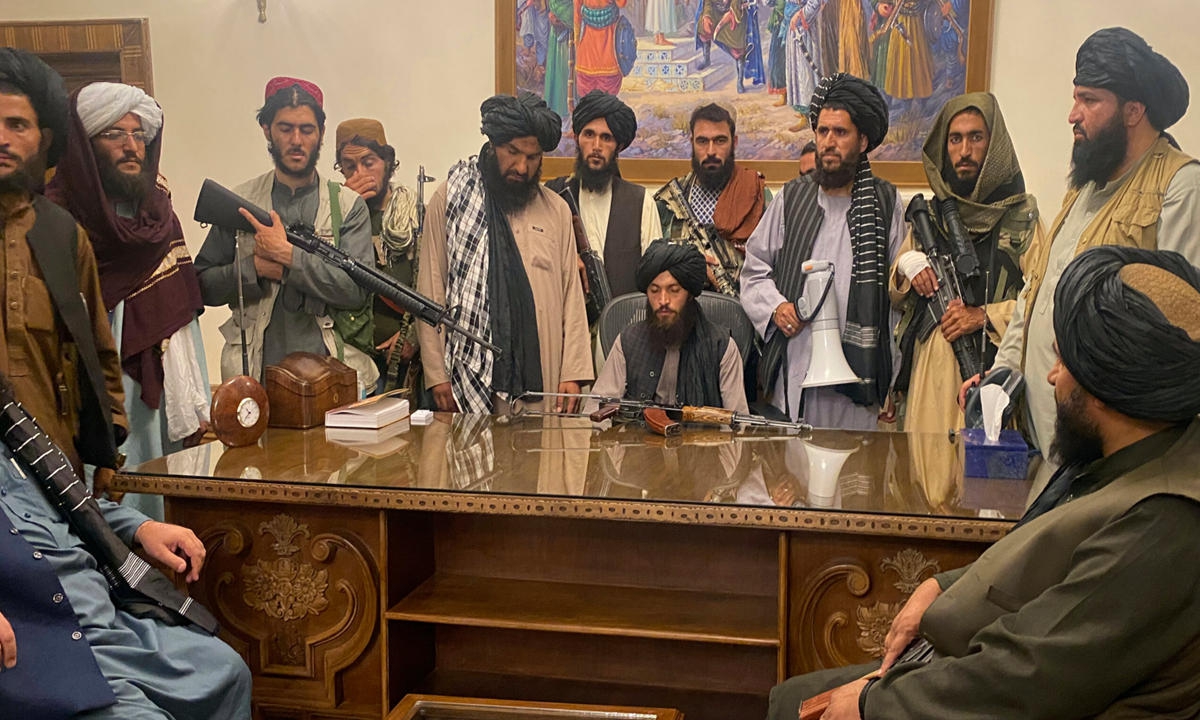 Talibanes eliminan éstos derechos humanos en Afganistán