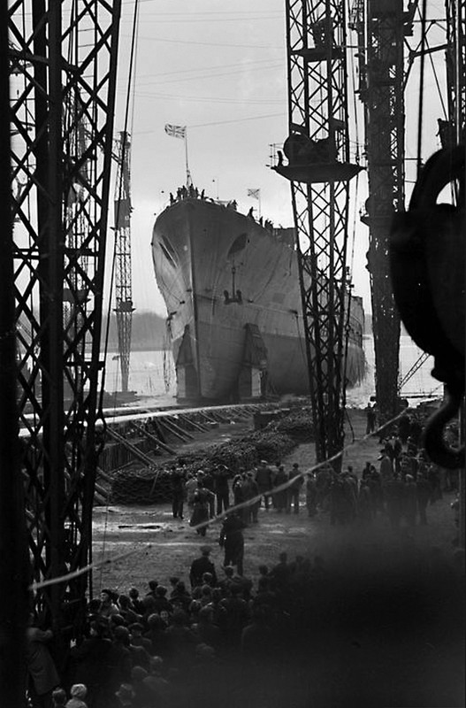 https://i.postimg.cc/JhDYZX1d/HMS-Vanguard-1.jpg