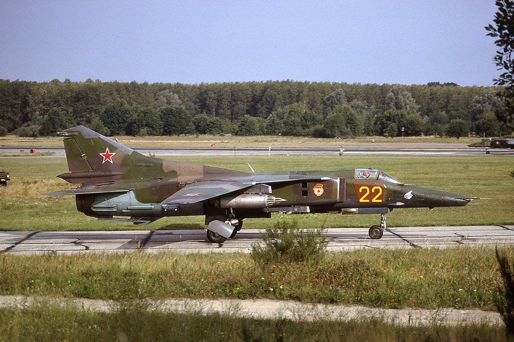 19 GvAPIB Mig-27D Yellow 22_61912560240 [Lärz 8.92]_2