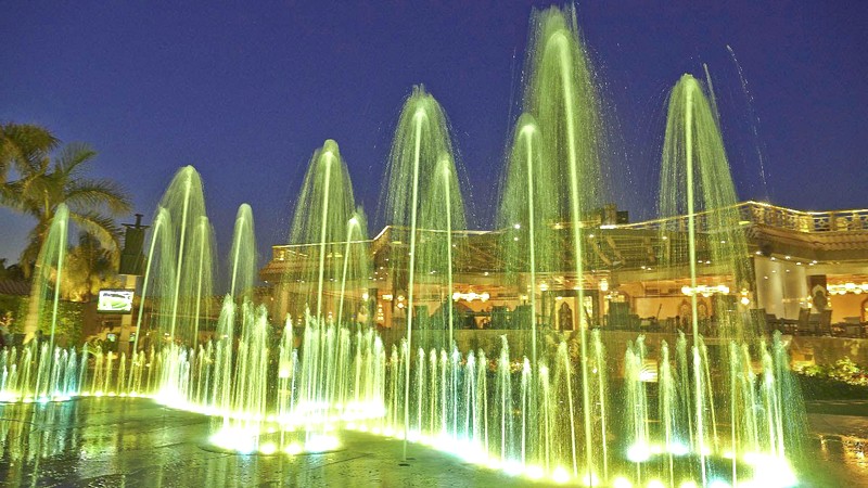 Будівництво великих фонтанів Будівництво великих фонтанів