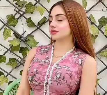 Pakistan model Fatima Tahir Showing her boob exclusive viral video
