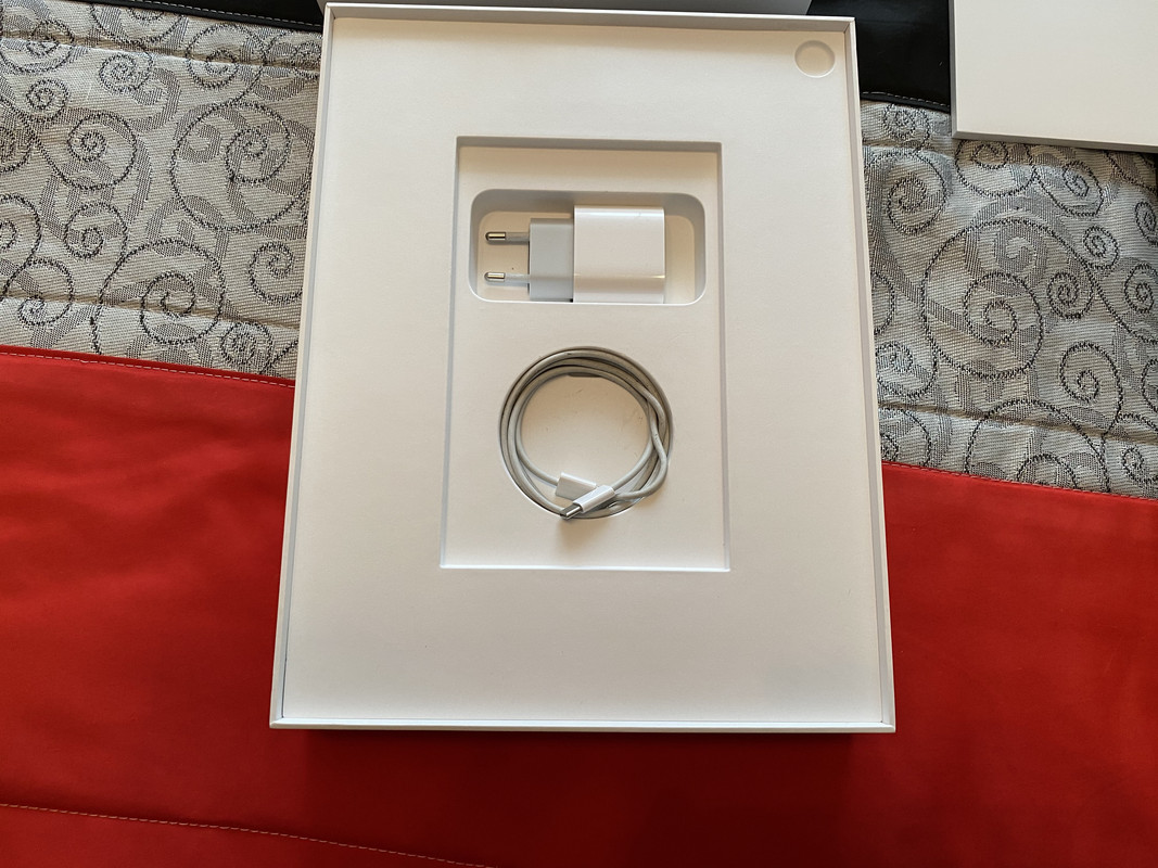 31B77FD0-E3D2-4ACA-84EF-A98E06679FA6