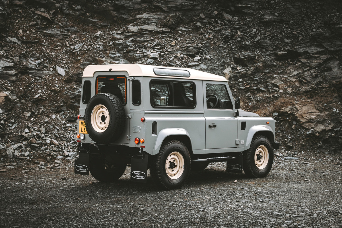 LANDROVERCLASSICDEFENDERWORKSV8ISLAYEDITION-19