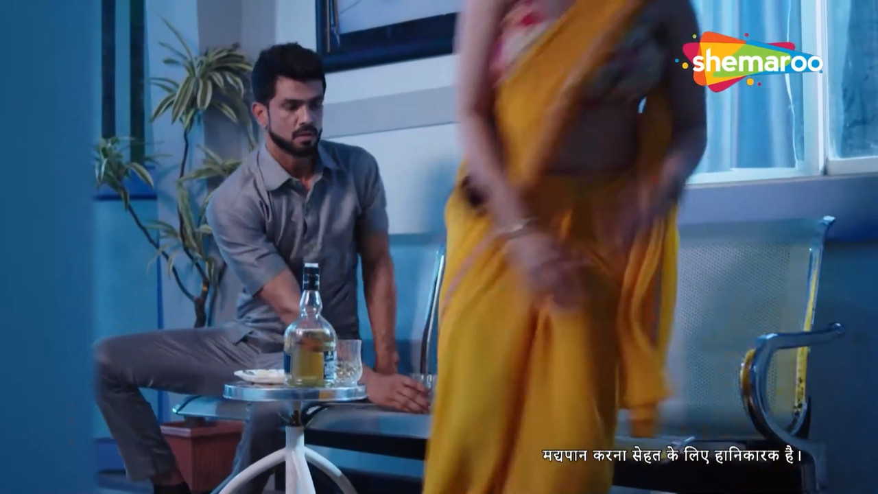 Rima Vohra Sexy Fleshy Big Deep Navel from Crime Show-Scenes Only.mkv_snapshot_02.36.231