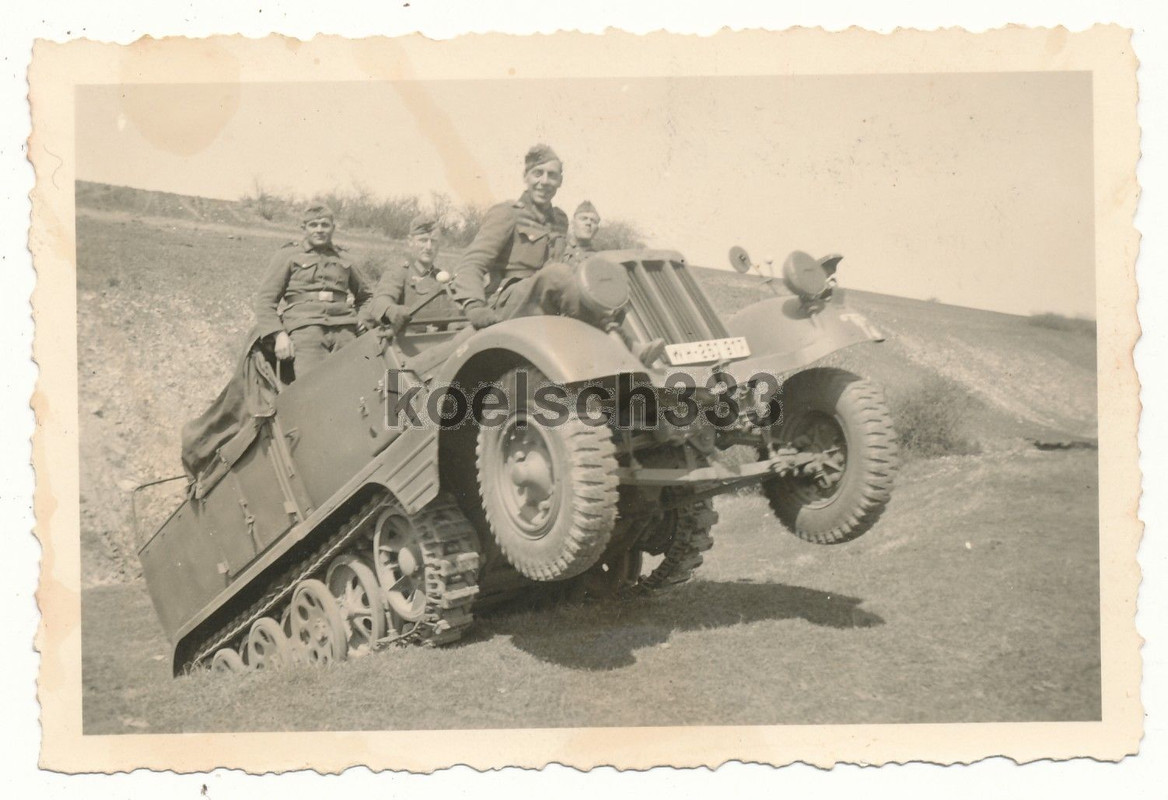 Foto Panzer Halbkette Artillerie Zugmaschine im Gelände ! Wehrma