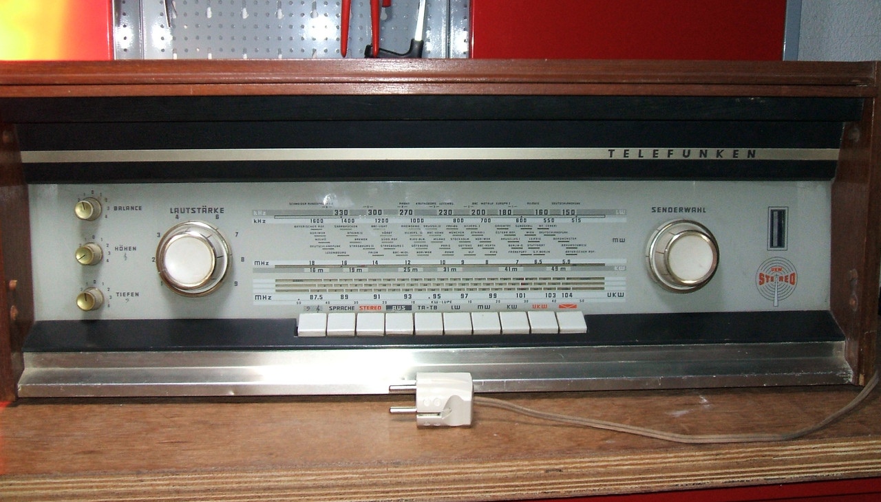 [Bild: Telefunken-Opus-2550.jpg]