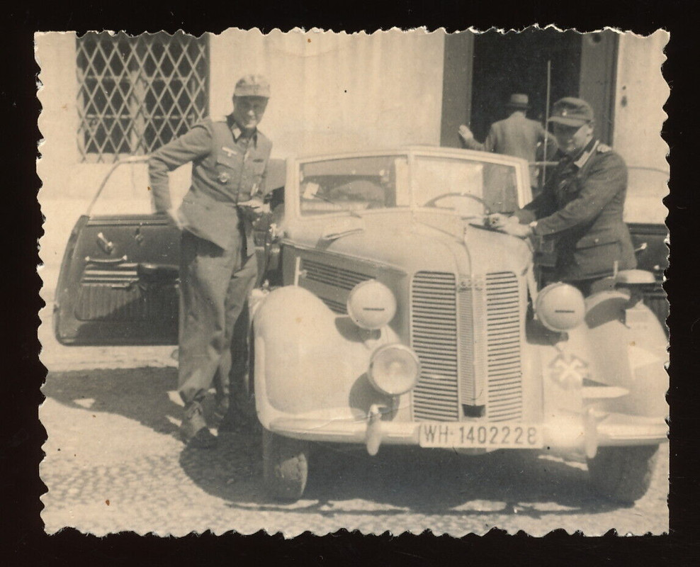 Foto - Soldaten mit Feldmütze Automobil Audi Autounion