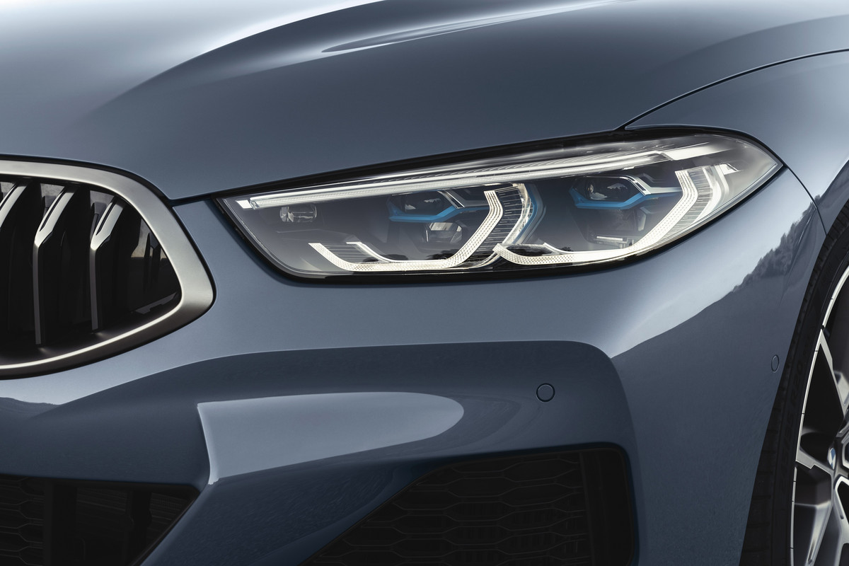 P90306604_highRes_the-all-new-bmw-8-se