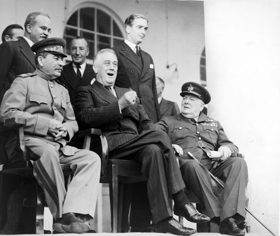 stalin-roosevelt-churchill-tehran-1943.j