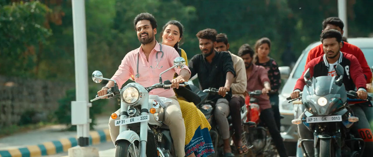Ranga Ranga Vaibhavanga 2022 WebRip [Hindi + Telugu] 480p 720p ESub Screenshot