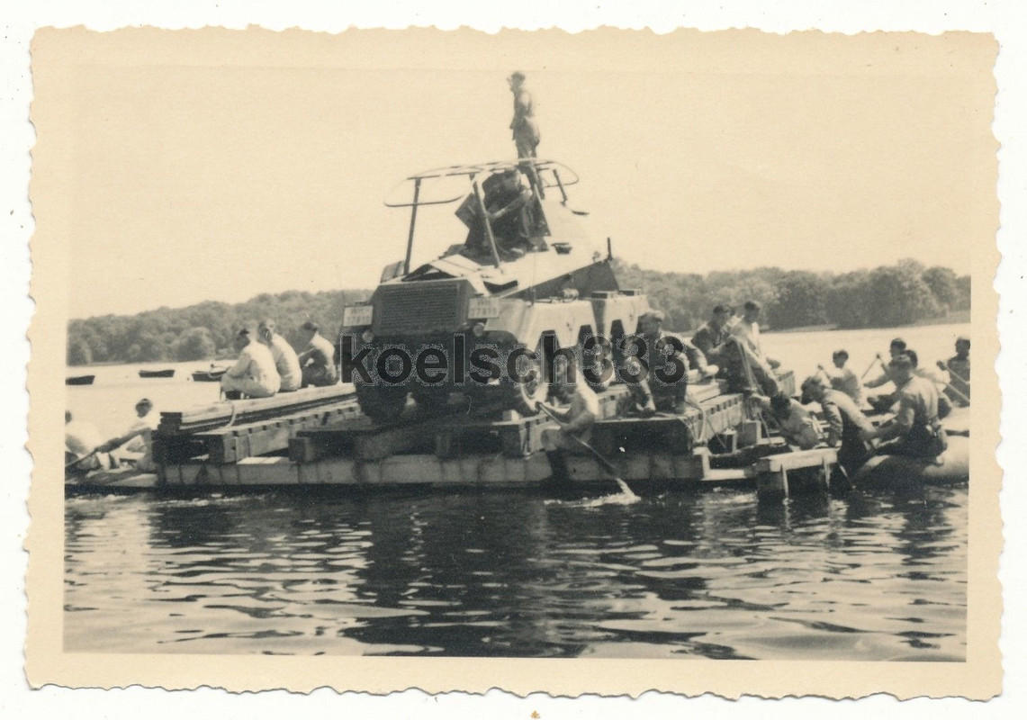 Foto 8 Rad Funk Panzerwagen auf Floßsack Fähre ! Panzer Sd.Kfz. 
