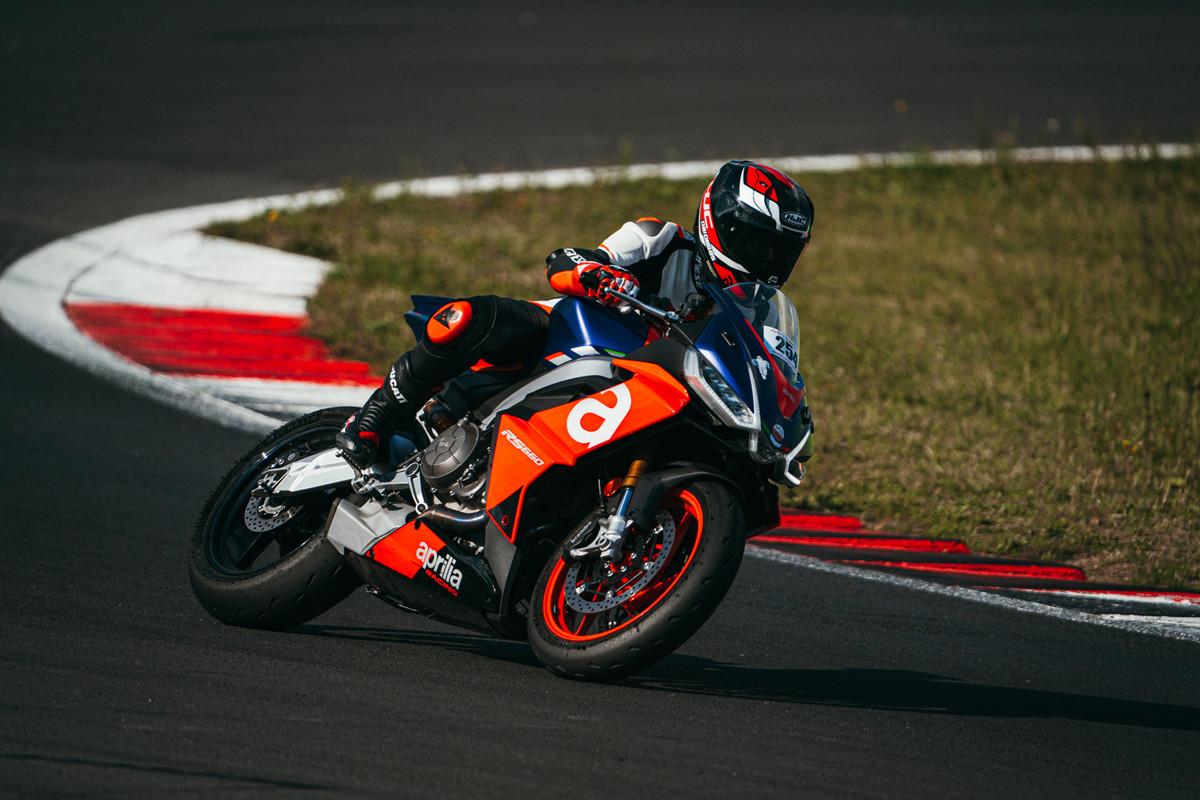 C7F19B3C-08B7-41A2-9978-EBEC4EB45B0E