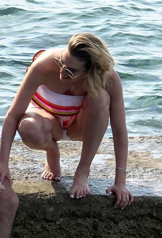 Arizona-Muse-Upskirt-STARS-com-4