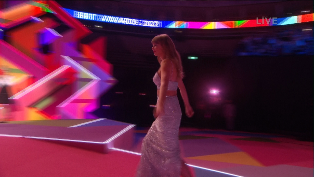 Taylor Swift - Global Icon Award,2021 Brit Awards,11 May 2021(FEED-1080i-MPA2.ts_20210512_085252.768