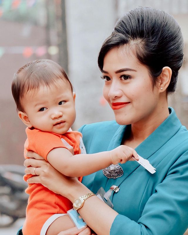 Istri dan anak Dirly Idol