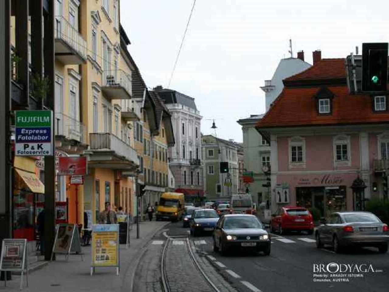 https://i.postimg.cc/JhWTXgDs/Gmunden-Austria-1181877579.jpg
