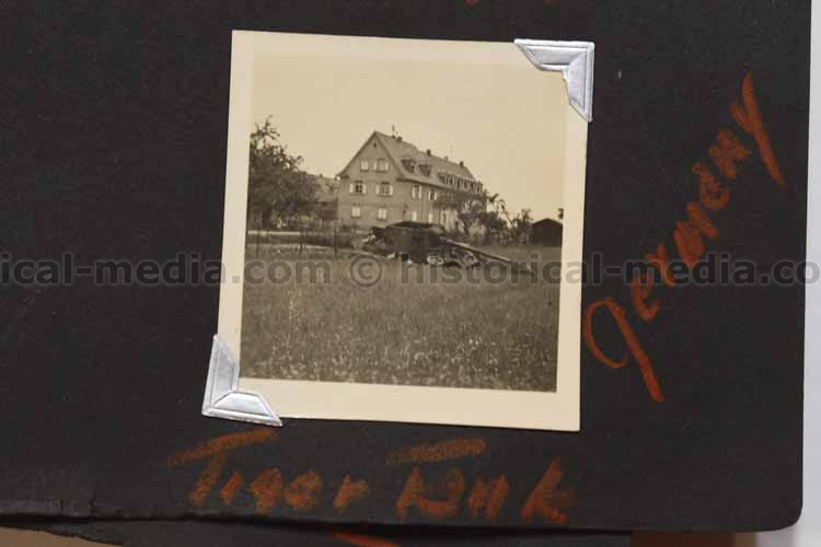 two photos of a JAGDTIGER (3)