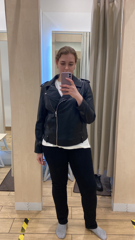 7AFF4843-FAF4-4326-BF61-BFF8210A0A27