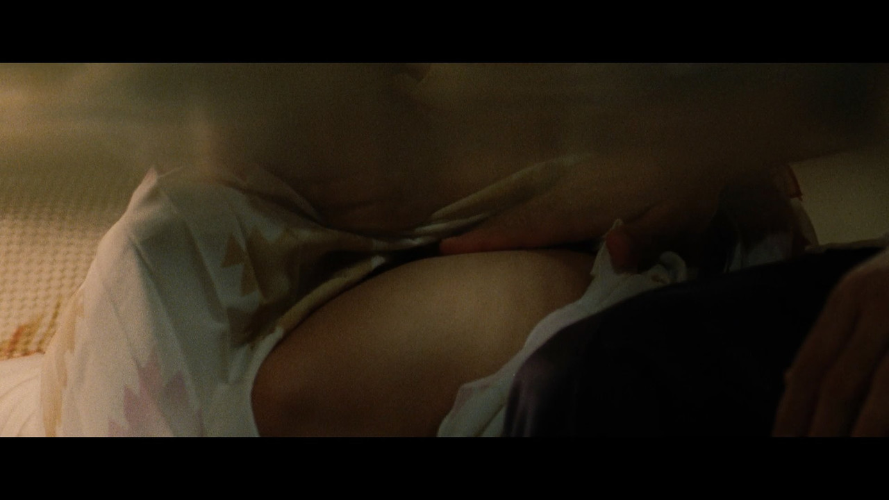 Miss.Lovely.2012.1080p.NF.mkv_snapshot_00.58_[2021.07.14_11.01.59]