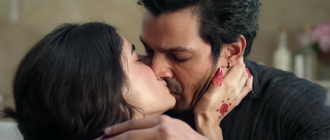 [Image: Sanam-Teri-048.jpg]