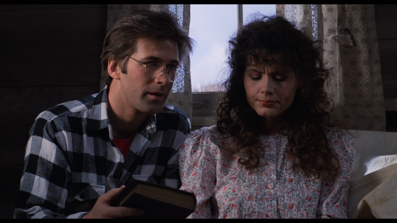 Beetlejuice.1988.2160p.UHD.BDRemux.TrueHD.Atmos.HDR.DoVi.Hybrid.P8.by.DVT.mkv_snapshot_00.12.54_[202