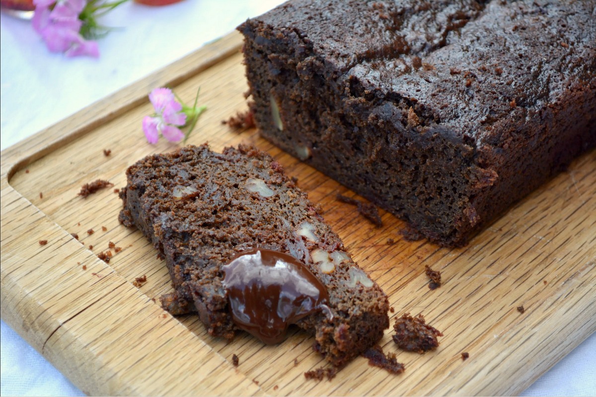 ¿Antojo de un postre esponjoso? Haz esta receta de pastel de betabel