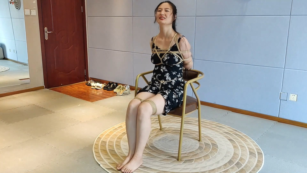 一绳所爱 紫涵绳艺访谈，紧缚放置 上.mkv_20240918_095720.310