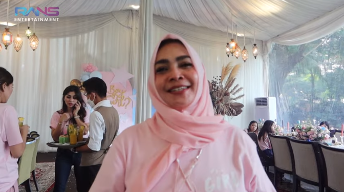 Rieta Amilia senang bakal dikaruniai cucu laki-laki
