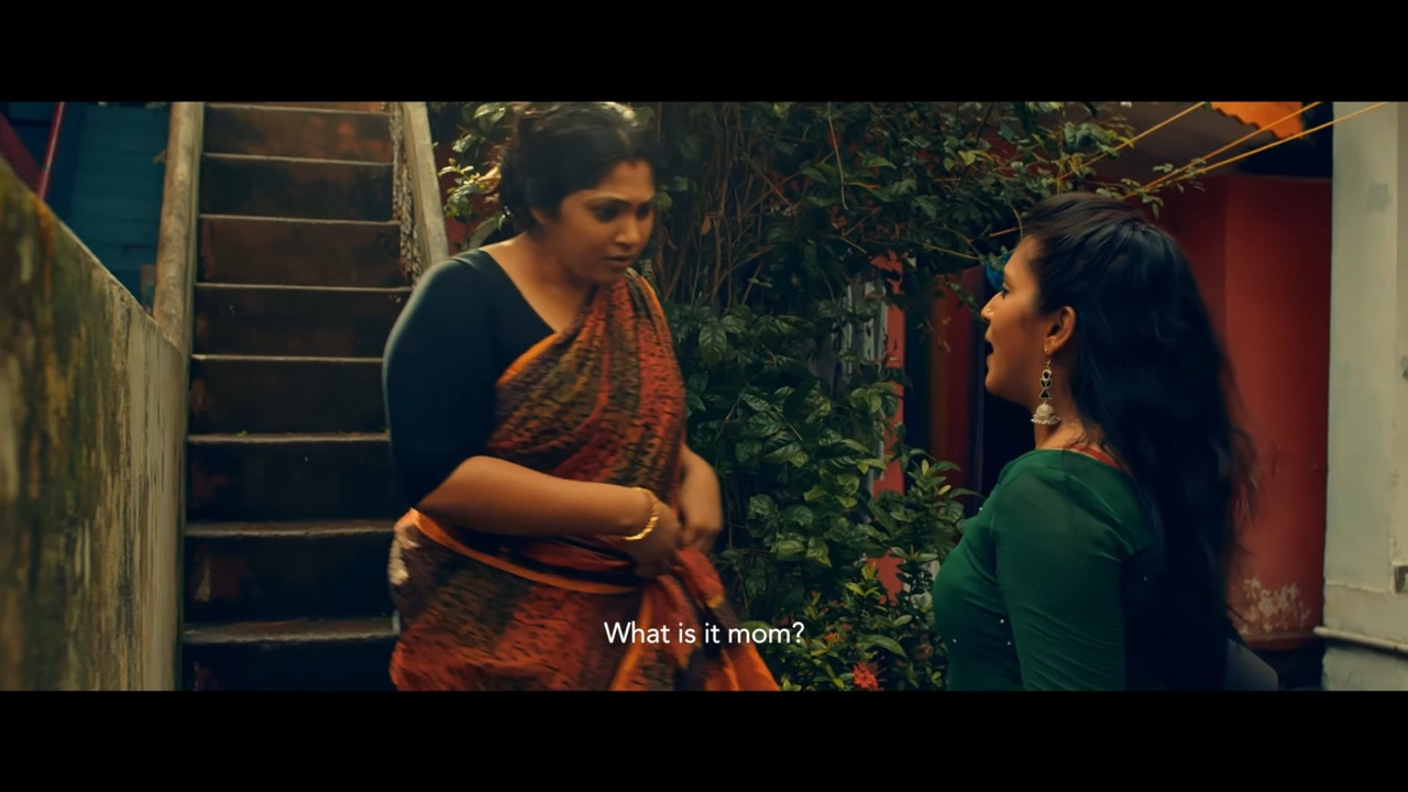 Hot malayalai aunty scene from NJARAMBU  short film.mkv_snapshot_01.05.453