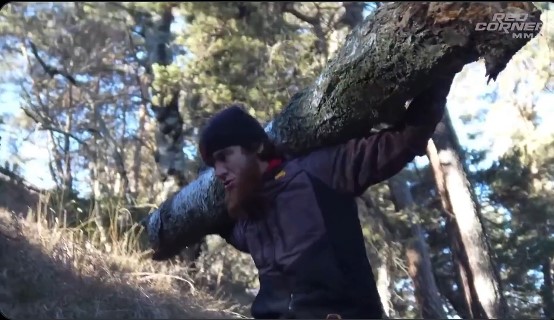 Шарабутдин Магомедов тренира като 'Роки' за Арман Царукян