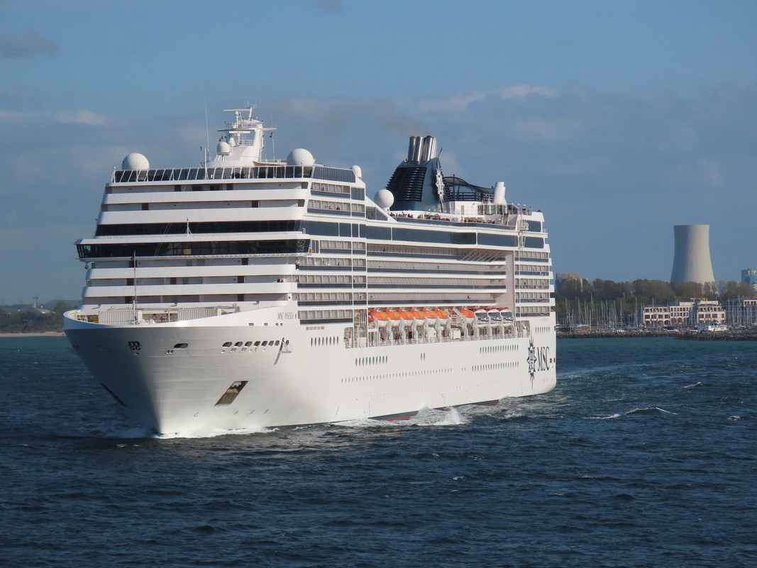 3B2F2706-3532-44D0-82BF-BDFF92821FC1