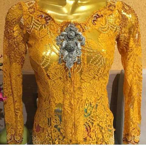 Baju kebaya untuk wisuda