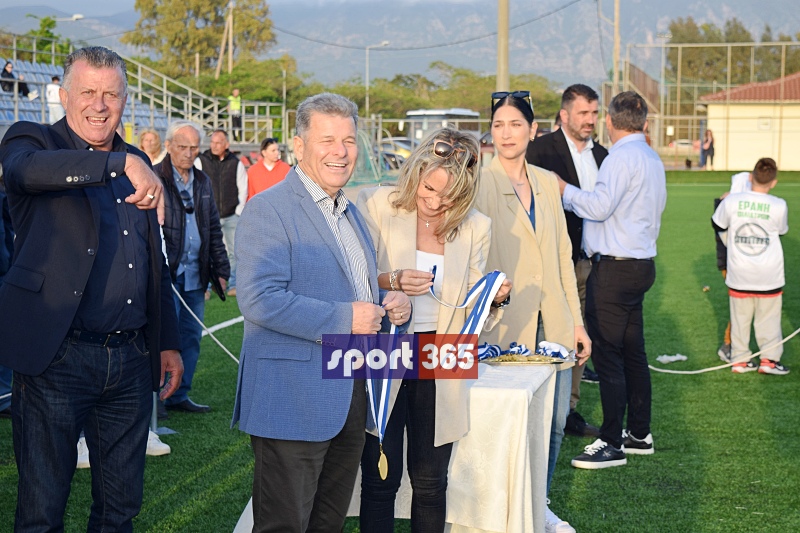 , &Tau;&omicron; &phi;&omega;&tau;&omicron;&rho;&epsilon;&pi;&omicron;&rho;&tau;ά&zeta; &tau;&omicron;&upsilon; &tau;&epsilon;&lambda;&iota;&kappa;&omicron;ύ &Epsilon;&rho;ά&nu;&eta;-&Pi;&alpha;&nu;&theta;&omicron;&upsilon;&rho;&iota;&alpha;&kappa;ό&sigmaf; (&phi;&omega;&tau;&omicron;)