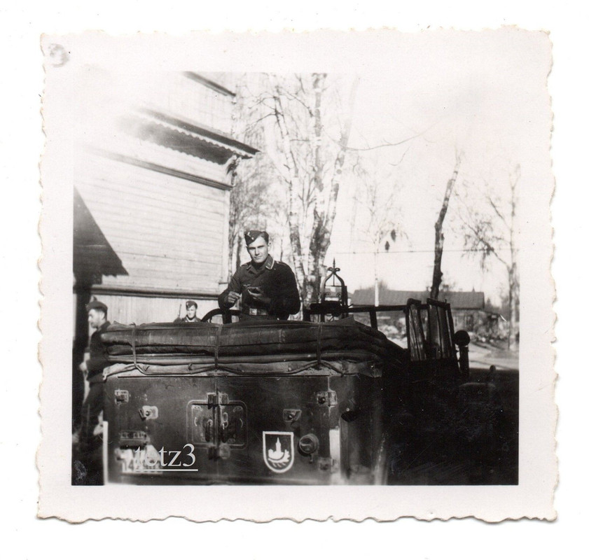 Russland Vormarsch Leningrad Soldat SDkfz PKW Kü