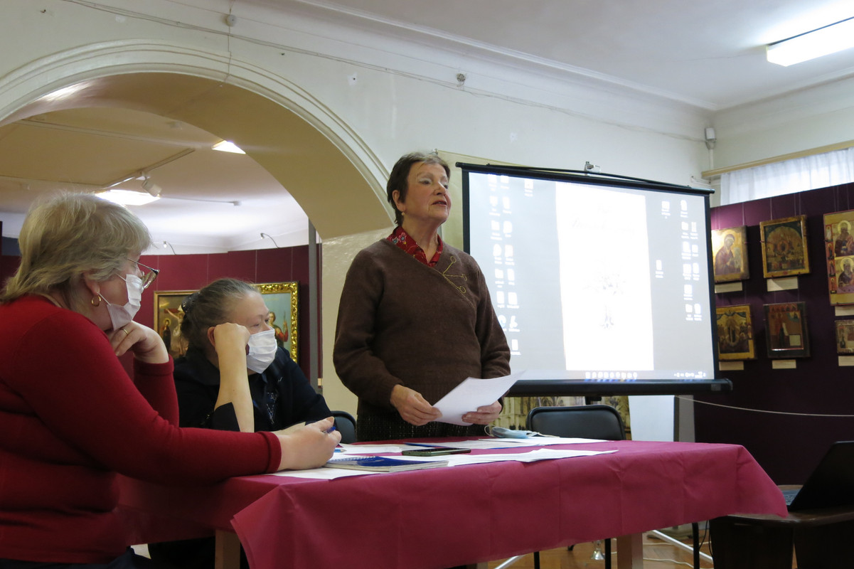 Н.И. Зятькова  рассказывает об архивных поисках.