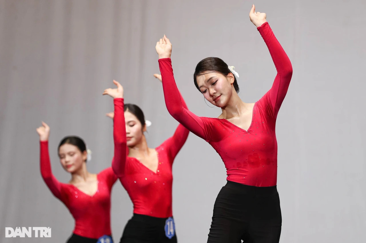 nu sinh truong mua 14 1747442860057