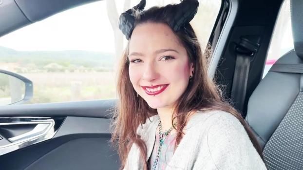 JacquieEtMichelTV - Granny Donuts - 28 years old, comes to continue her hardcore experiences… with a smile!