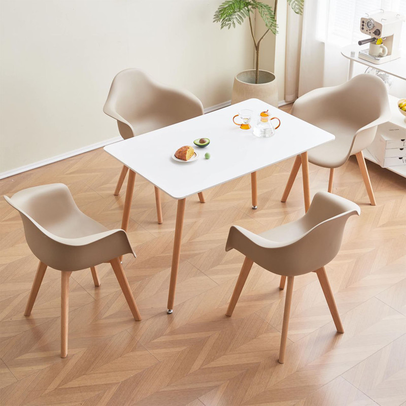 Ensemble de quatre chaises Wokaka
