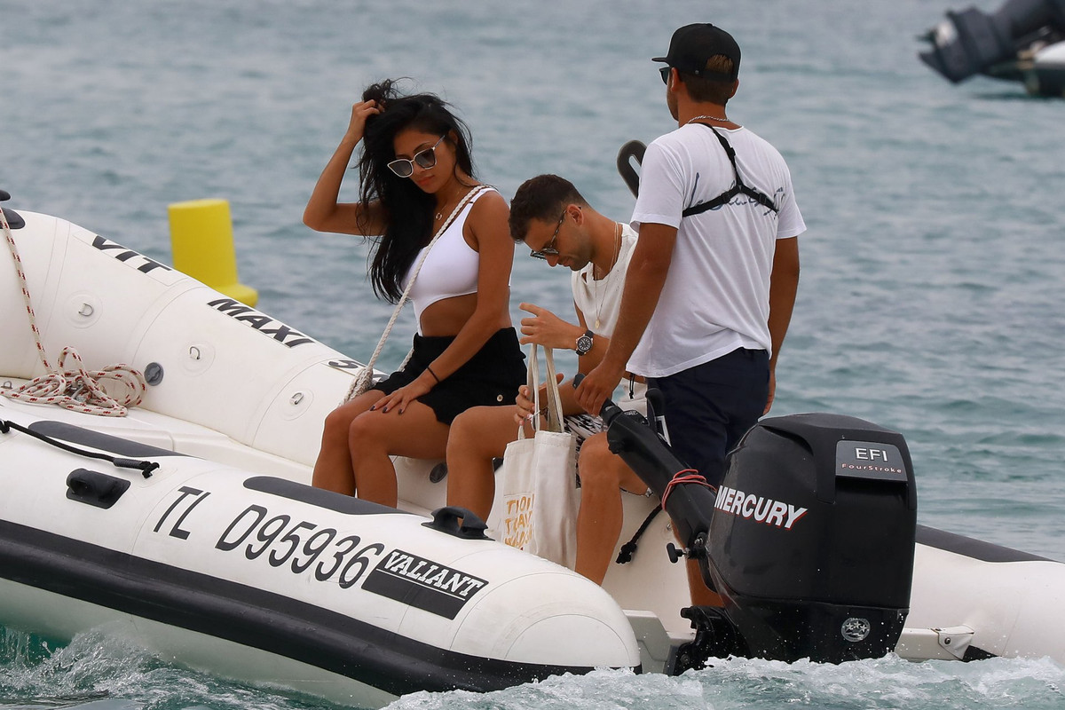 Nicole-Scherzinger-White-Swimsuit-23