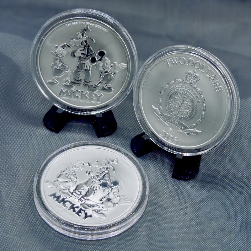 070 Niue Mickey & Friends coins