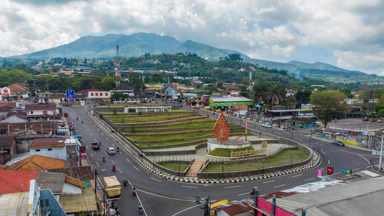 Destinasi Wisata Hits di Semarang: Alun-Alun Bandungan yang Menawan