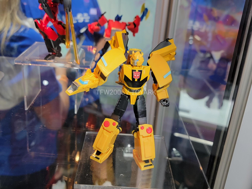 Transformers-EarthSpark-Toys-Reveal-13