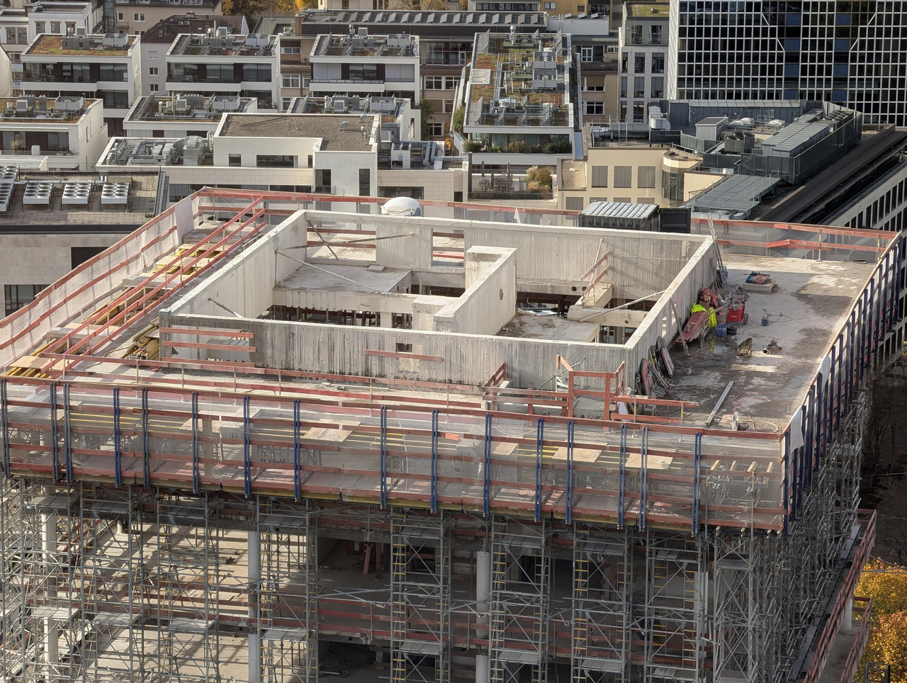 PXL 20251104 122806210